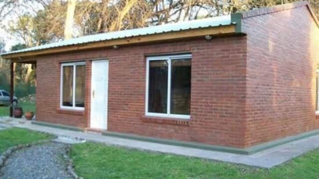 Brindamos soluciones integrales para viviendas, comercios, industrias y empresas, reuniendo en un mismo equipo todos los oficios necesarios para desarrollar proyectos desde cero, realizar ampliaciones, remodelaciones, mantenimiento y montajes industriales.