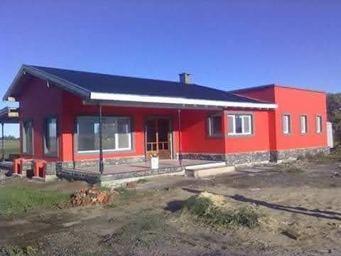 Brindamos soluciones integrales para viviendas, comercios, industrias y empresas, reuniendo en un mismo equipo todos los oficios necesarios para desarrollar proyectos desde cero, realizar ampliaciones, remodelaciones, mantenimiento y montajes industriales.
